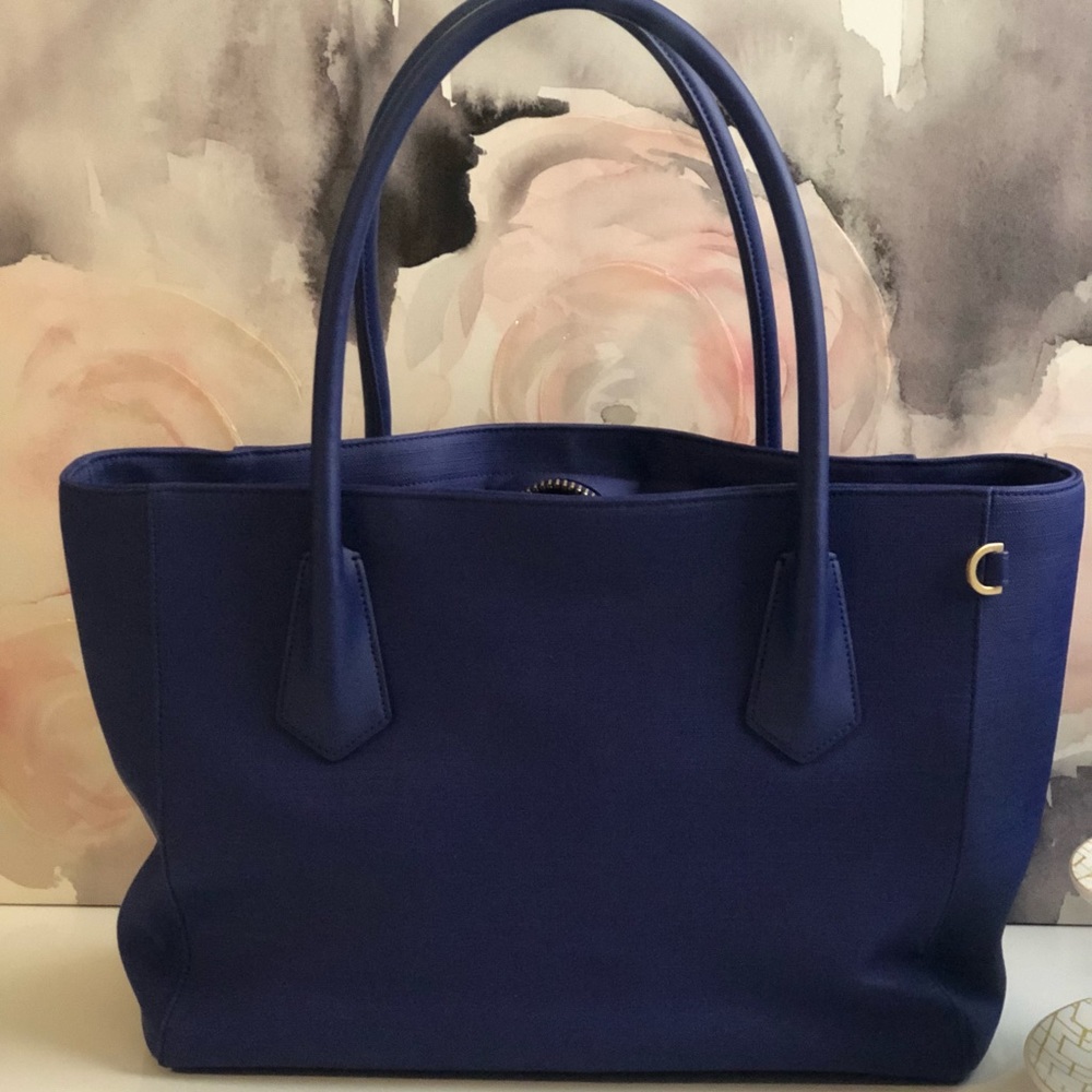 . Dagne dover signature legend tote bag